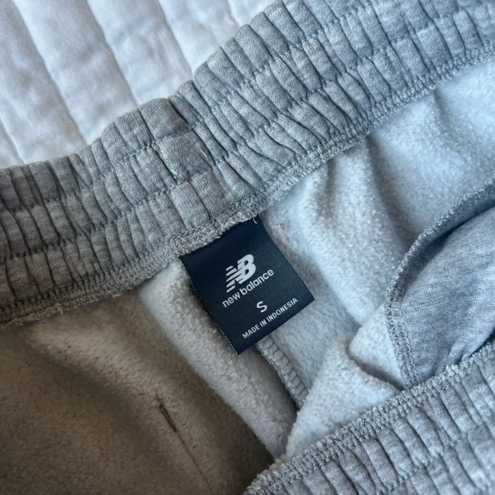 New Balance Heather Gray Joggers men’s small - Picture 2 of 4